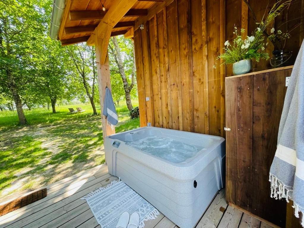 Dome Insolite Lichen Jacuzzi Et Petits-Dejeuners Inclus Gondrin Exterior photo